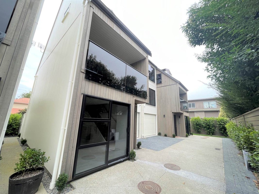 17E Beckenham Avenue, Royal Oak, Auckland - Carousel 2