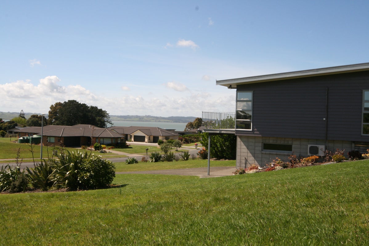 15 Omana Avenue, Helensville - Carousel 2