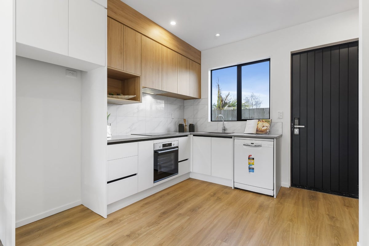 6 Clendon Place, Manurewa, Auckland - Carousel 1
