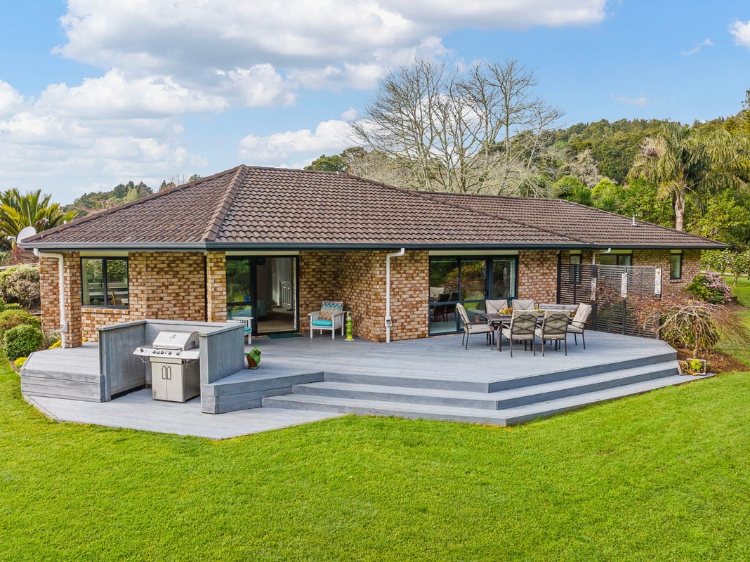 15 Georgia Lane, Kamo, Whangarei - Carousel 1
