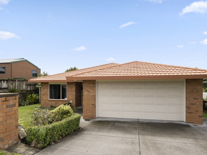 90 Riversdale Drive, Merrilands, New Plymouth - Carousel 1
