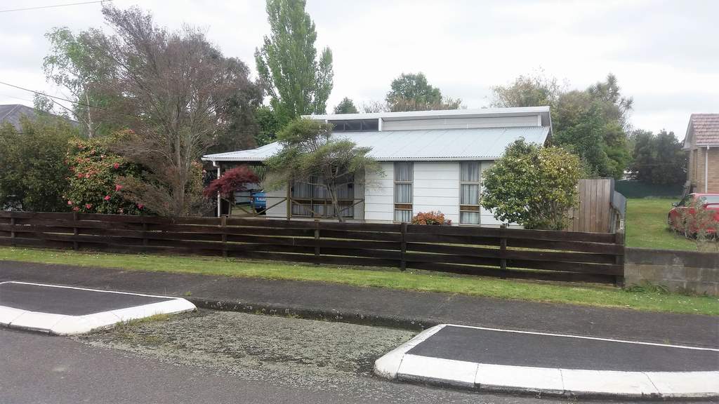 12 Baring Street, Bunnythorpe, Palmerston North - Carousel 1