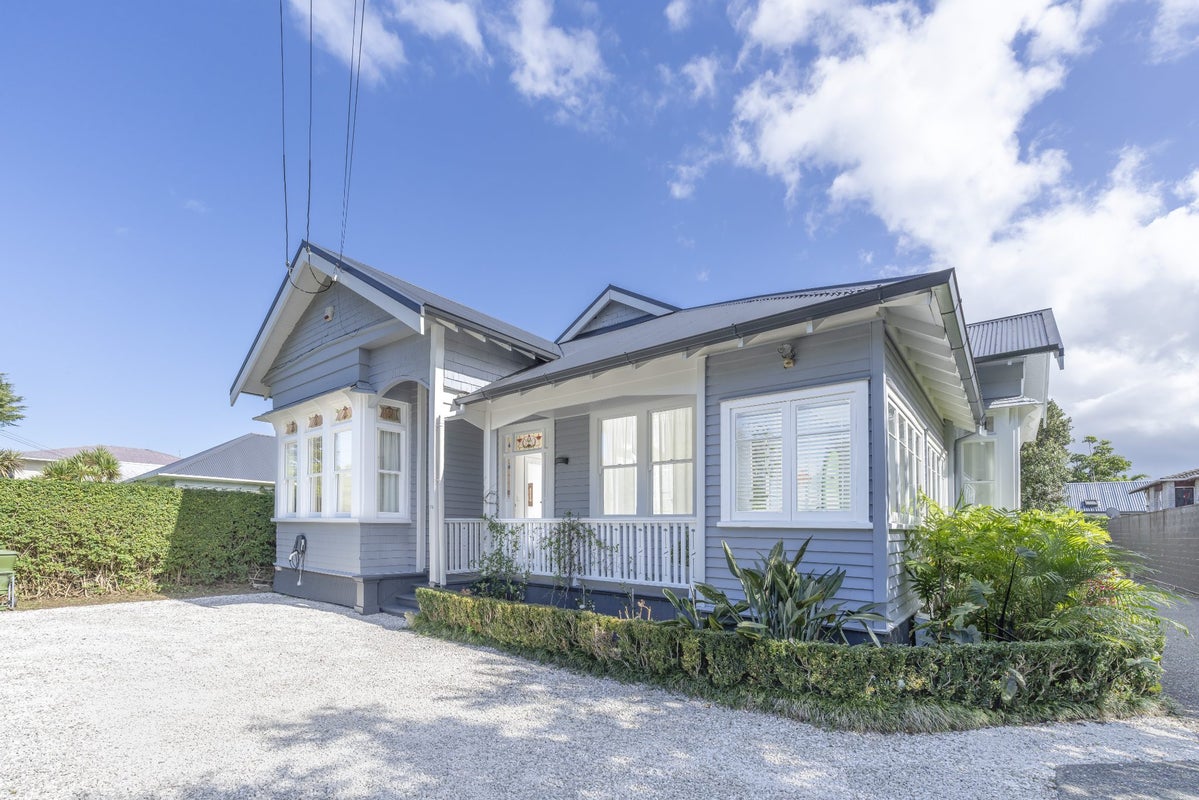 76 Aroha Avenue, Sandringham, Auckland - Carousel 1