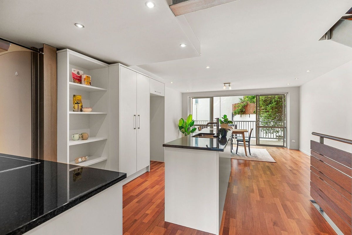 1/142 Onslow Road, Khandallah, Wellington - Carousel 2