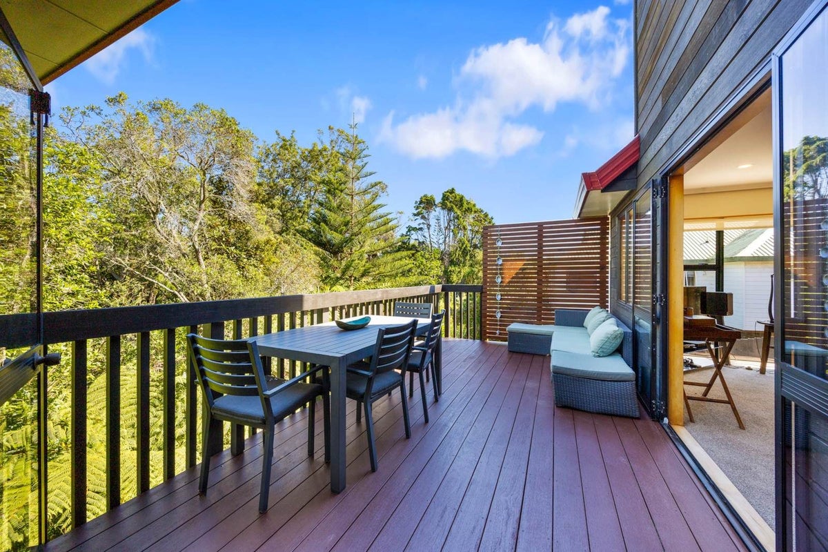 2/27 Appleyard Crescent, Meadowbank, Auckland - Carousel 1