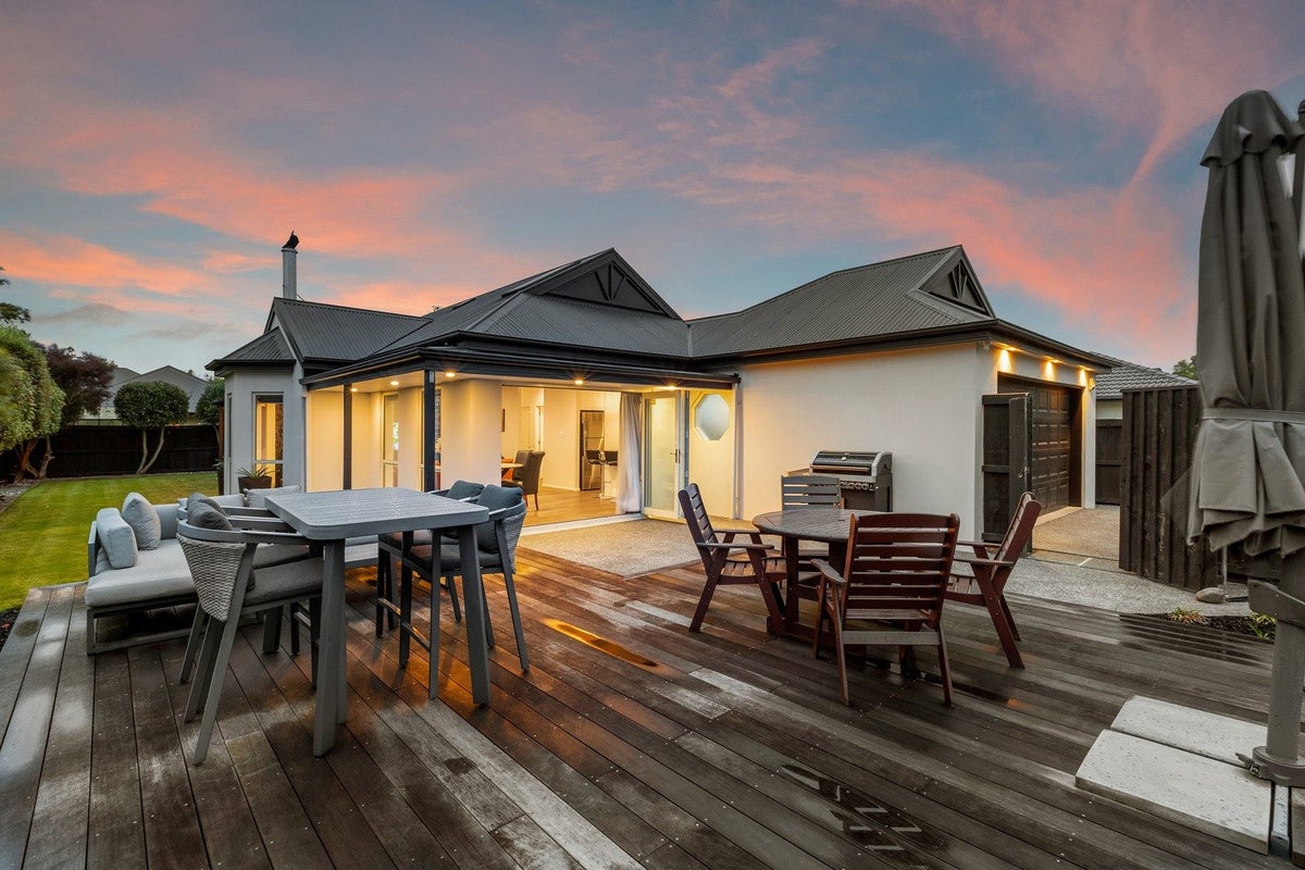 14 Elmslie Grove, Halswell, Christchurch - Carousel 1