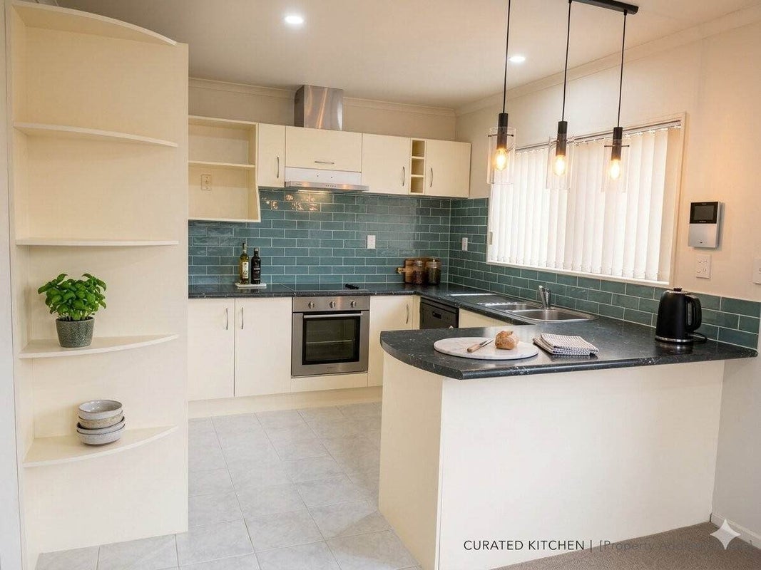 84 Pitt Avenue, Clendon Park, Auckland - Carousel 1