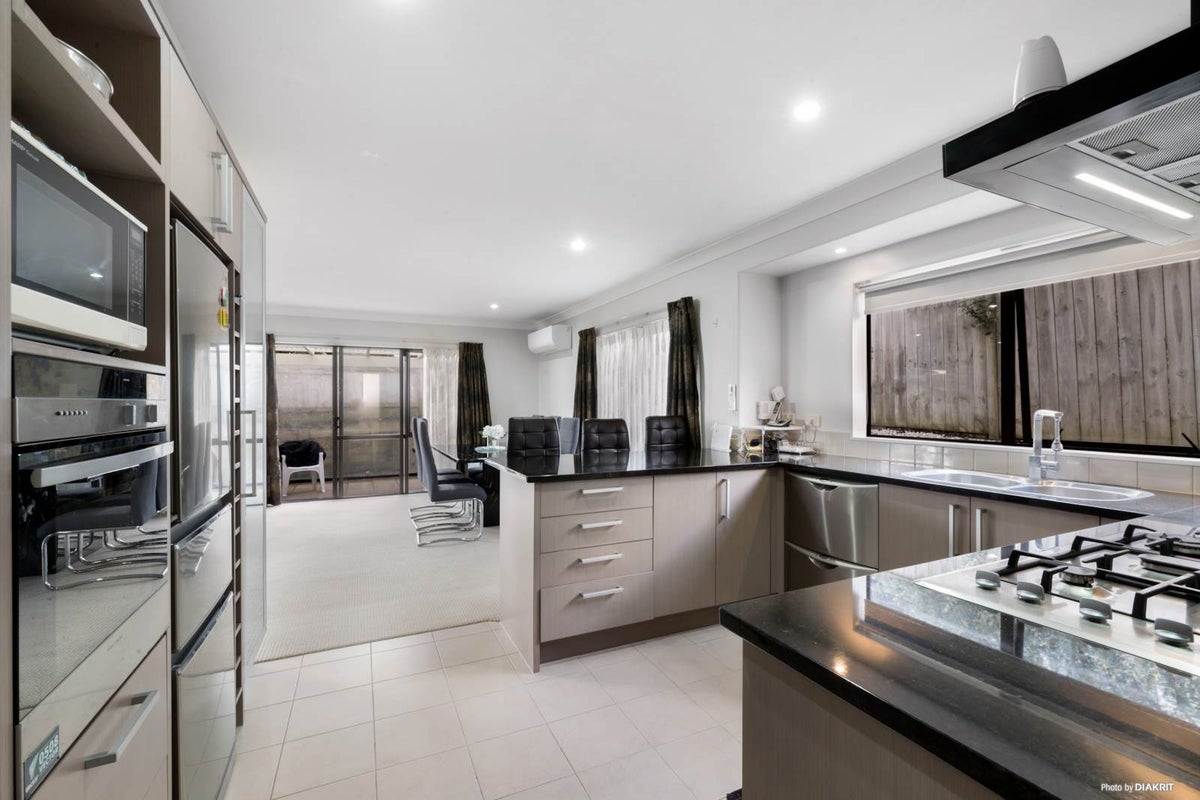 34 Amaretto Avenue, Flat Bush, Auckland - Carousel 2