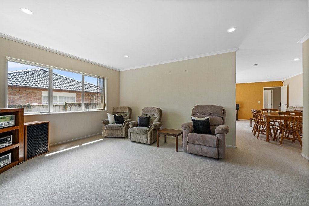 12 Richfield Crescent, Westgate, Auckland - Carousel 20