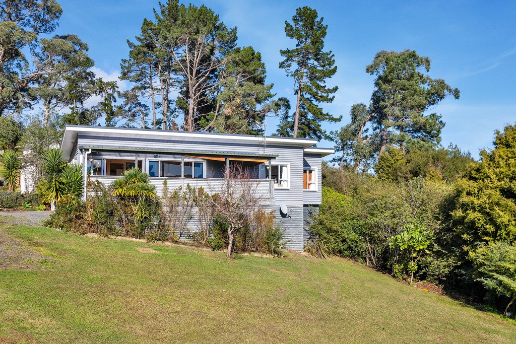 10 Tikorangi Place, Morningside, Whangarei - Carousel 1