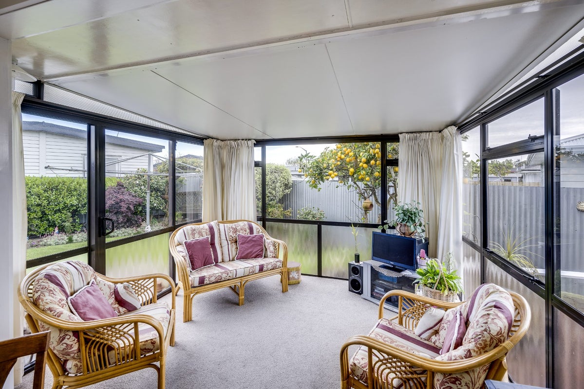 57 Lyttelton Crescent, Tamatea, Napier - Carousel 2