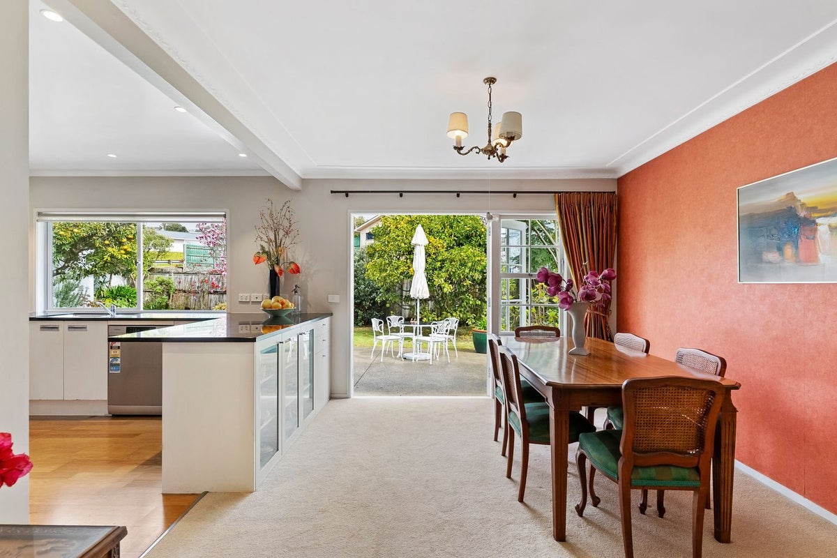 6 Adonis Place, Half Moon Bay, Auckland - Carousel 2