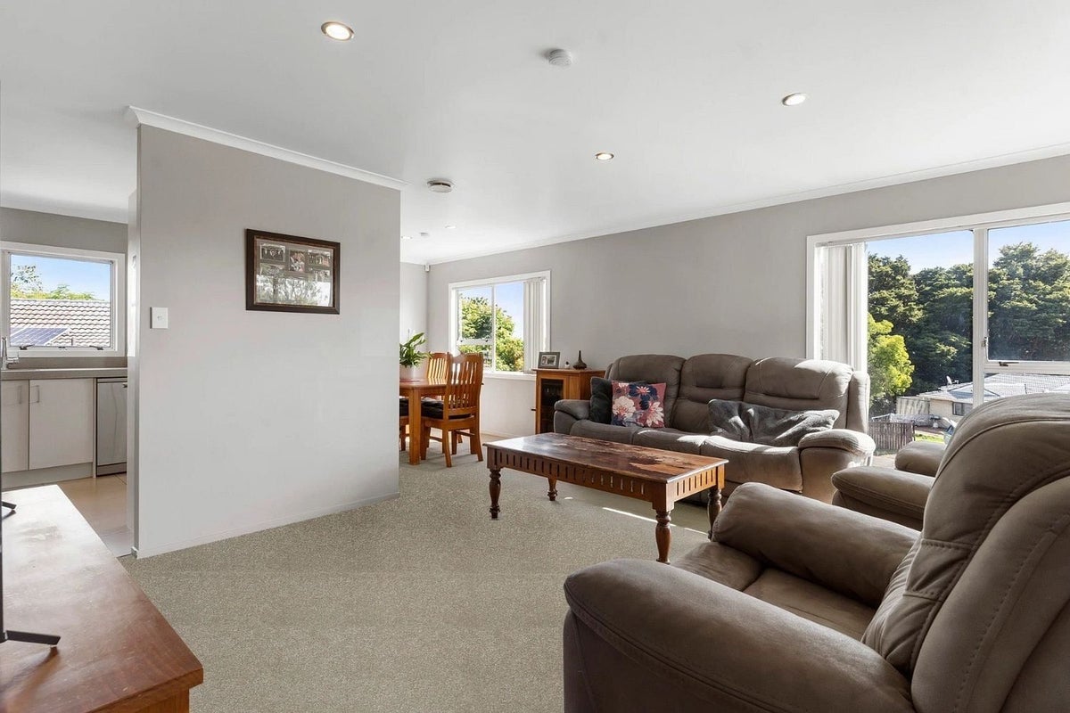 152 Everglade Drive, Totara Heights, Auckland - Carousel 2