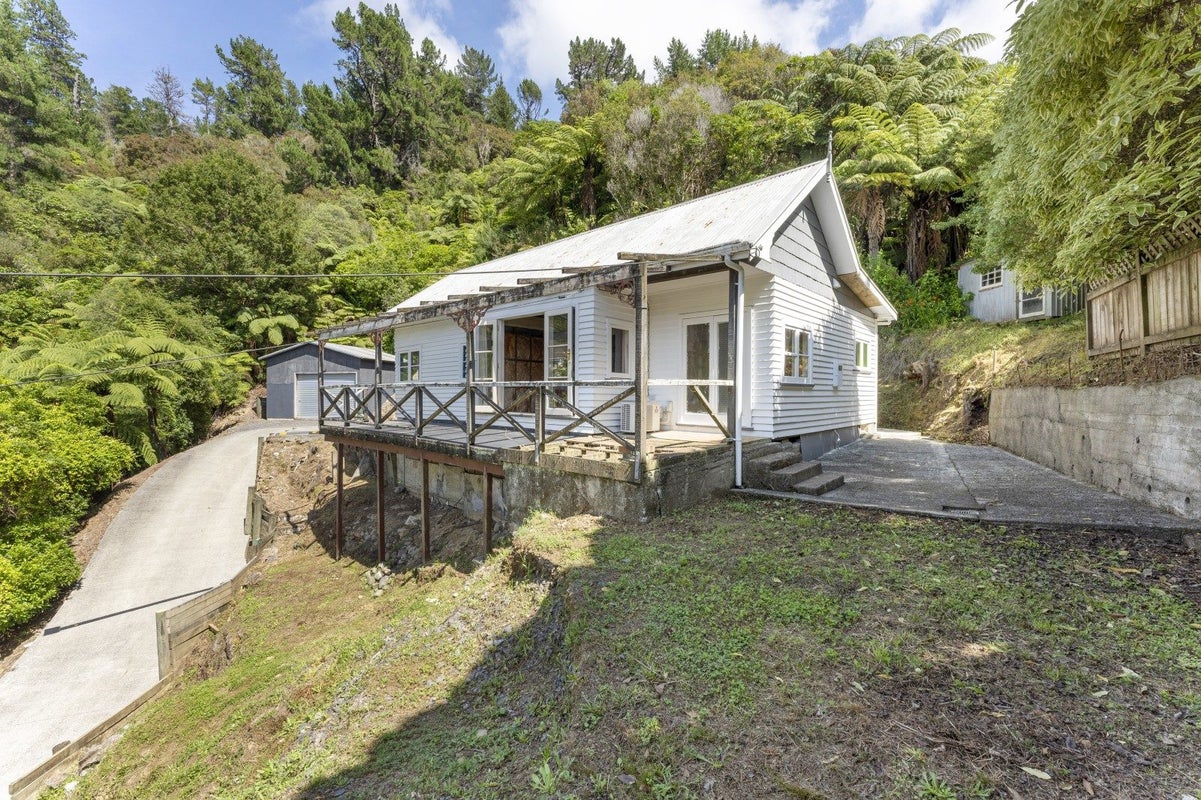 84 Wyndham Road, Pinehaven, Upper Hutt - Carousel 1