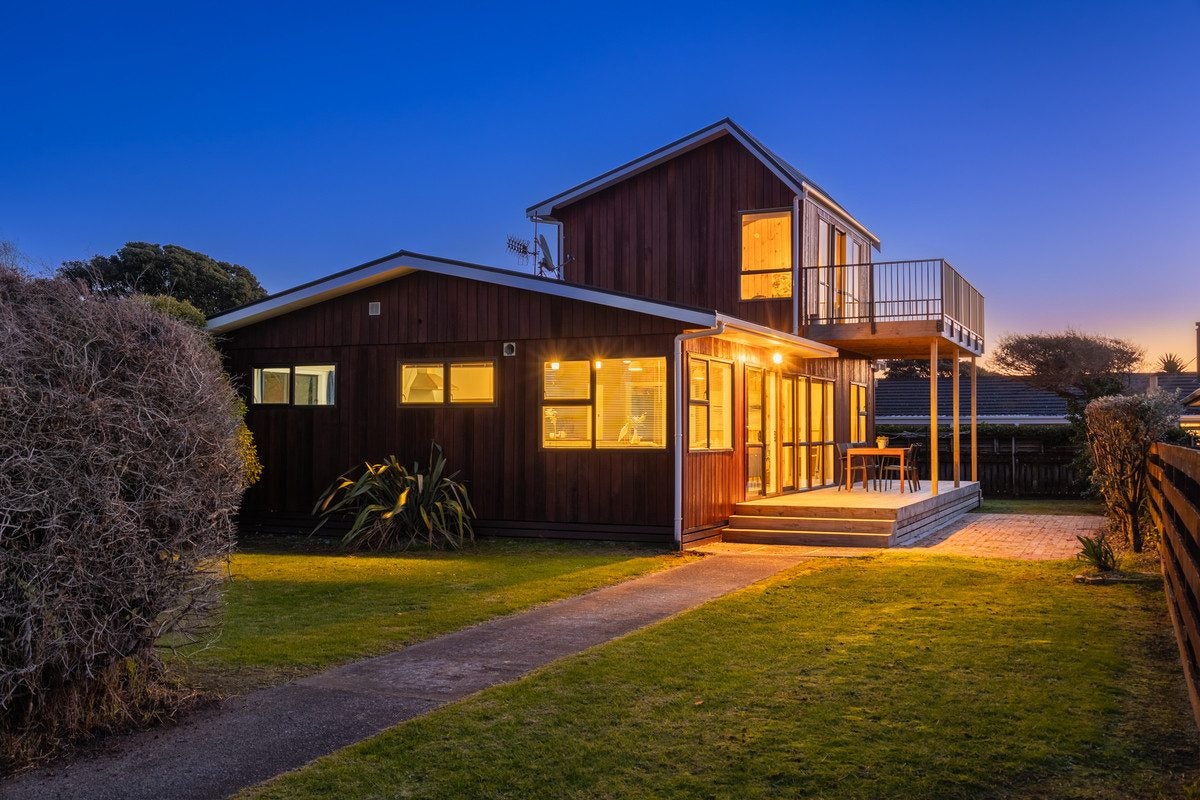 26 Reeves Street, Waikanae Beach, Waikanae - Carousel 1