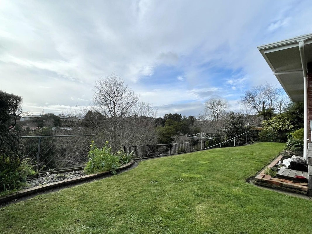 9 Montana Place, Merrilands, New Plymouth - Carousel 2