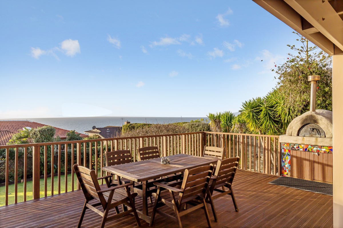56 Pacific Parade, Army Bay, Whangaparaoa - Carousel 1