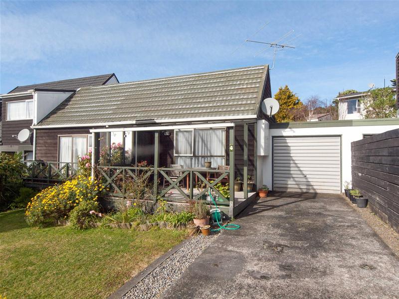 4 Makatote Grove, Churton Park, Wellington - Carousel 1