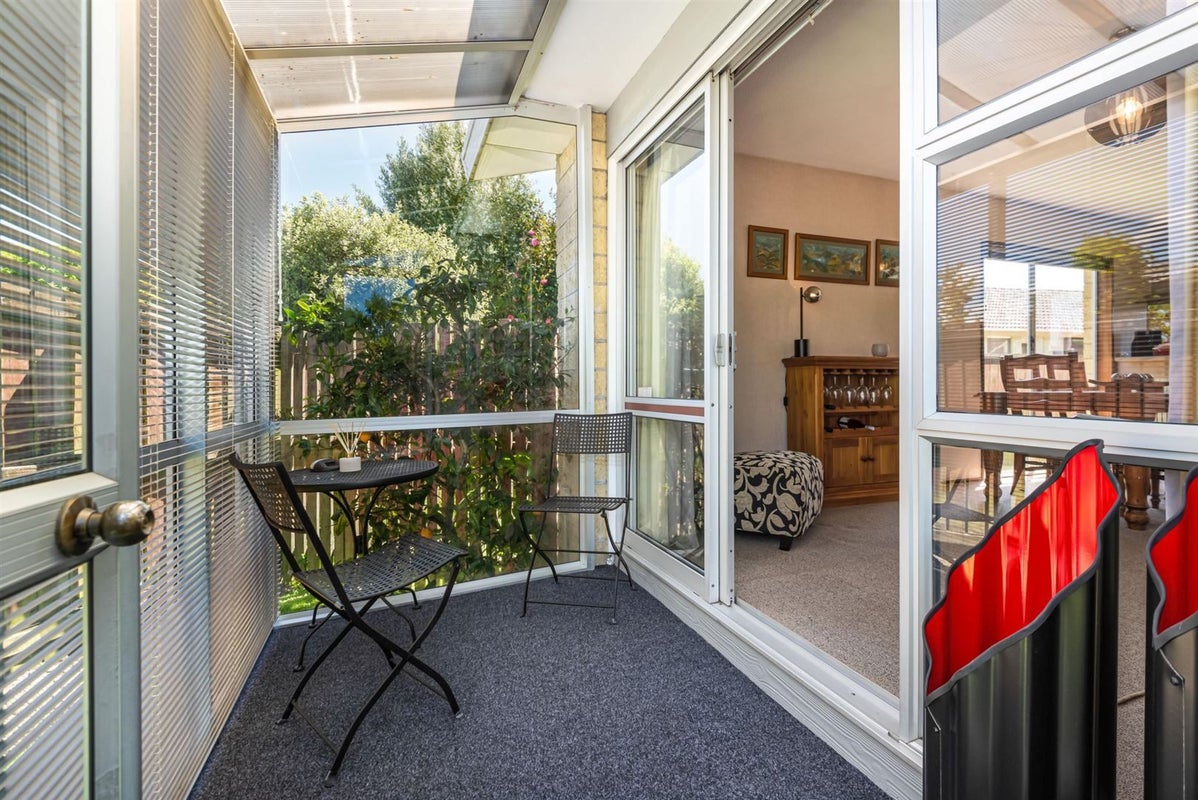 2/6a CHIPPING LANE, Redwood, Christchurch - Carousel 2