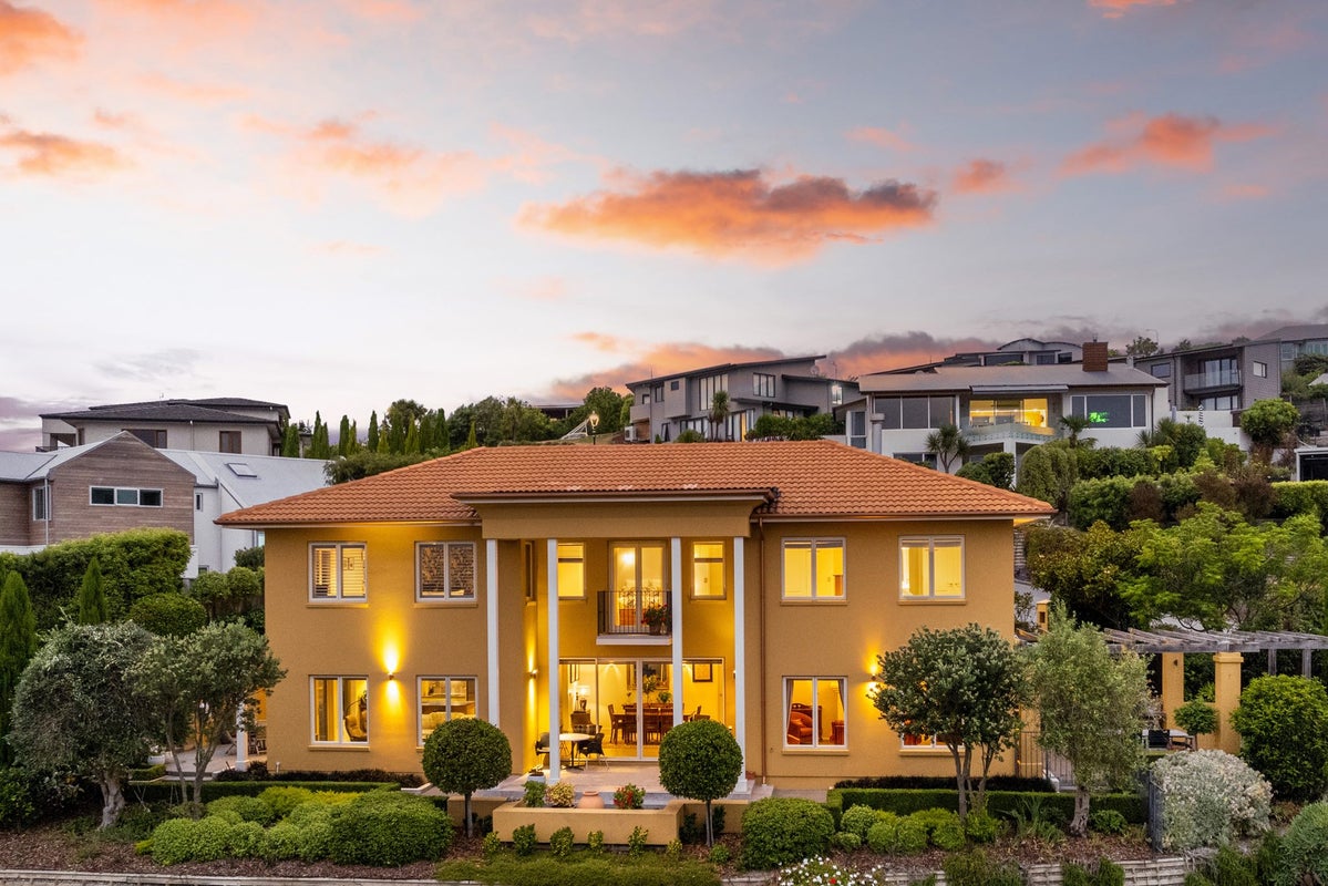 8 Melleray Place, Redcliffs, Christchurch - Carousel 1