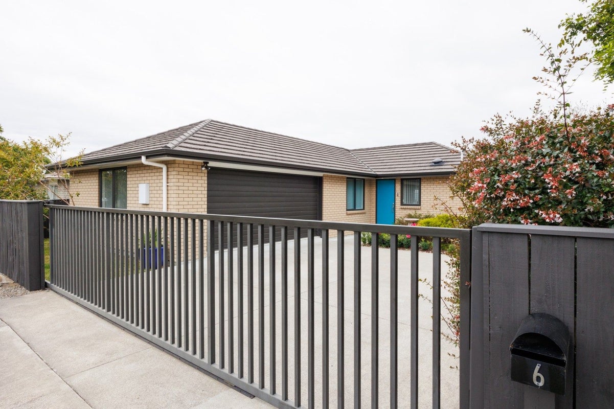 6 Bryant Street, Takaro, Palmerston North - Carousel 1
