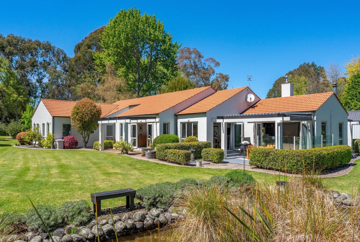 66 Gillespie Place, Acacia Bay, Taupo - Carousel 1