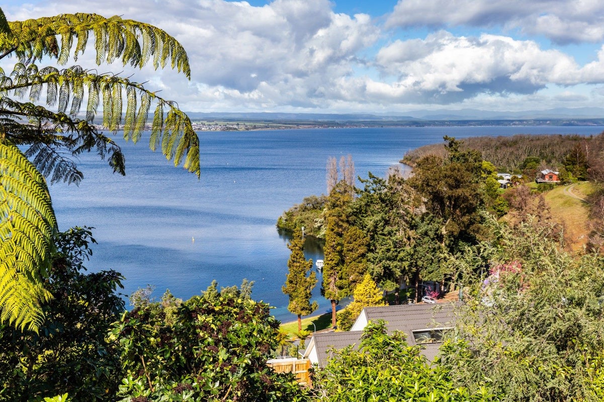 2/77 Wakeman Road, Acacia Bay, Taupō - Carousel 17
