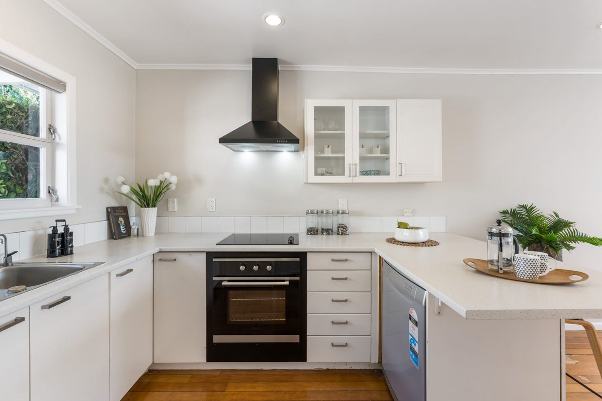 1/18 Limmer Place, Browns Bay, Auckland - Carousel 2