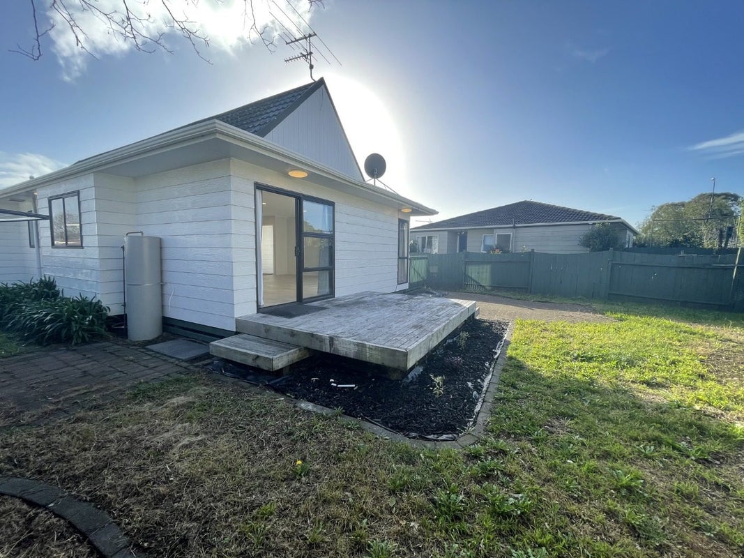 1/46 Aviemore Drive, Highland Park, Auckland - Carousel 15