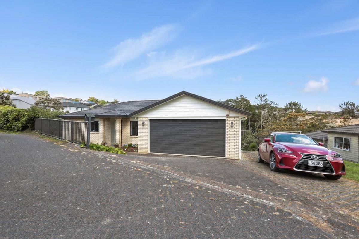21 McKinley Road, Sunnyvale, Auckland - Carousel 1