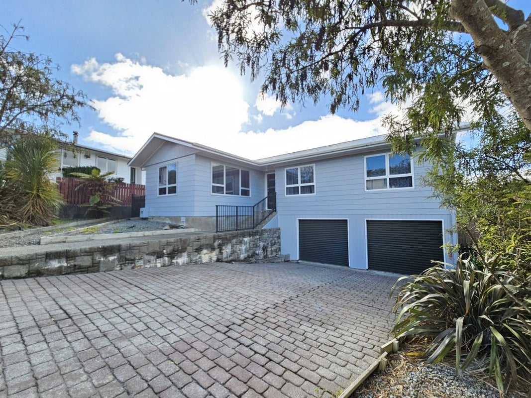 20 Staithes Drive North, Whitby, Porirua - Carousel 1