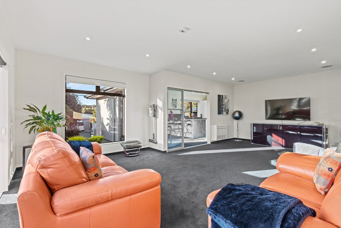 2 Whaka Terrace, Huntsbury, Christchurch - Carousel 2