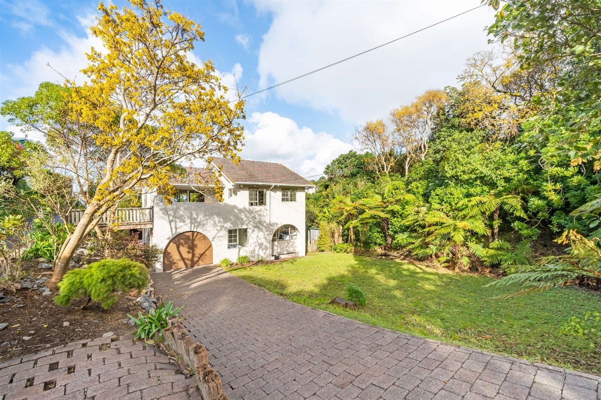 6C Christina Grove, Normandale, Lower Hutt - Carousel 1