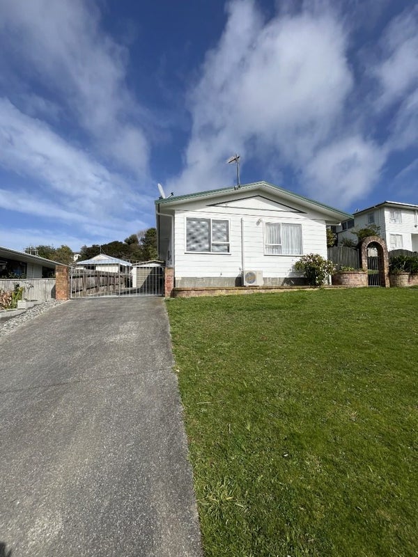 17 Staithes Drive North, Whitby, Porirua - Carousel 1