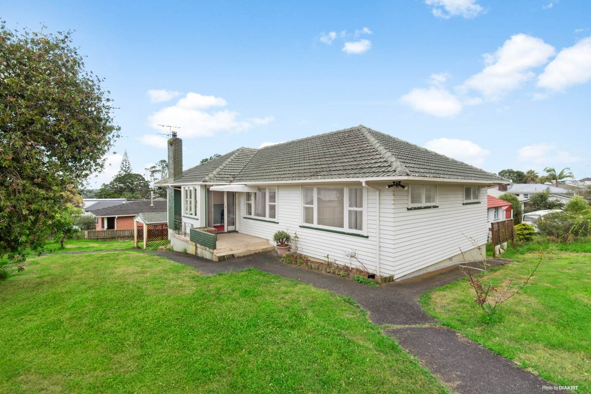 24 Exminster Street, Blockhouse Bay, Auckland - Carousel 1