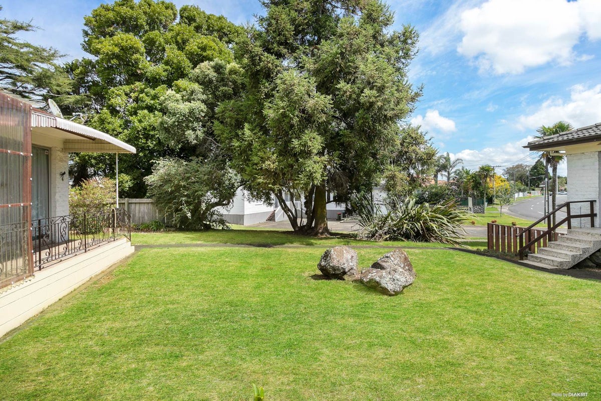 2/44 Parkinson Avenue, Owairaka, Auckland - Carousel 2