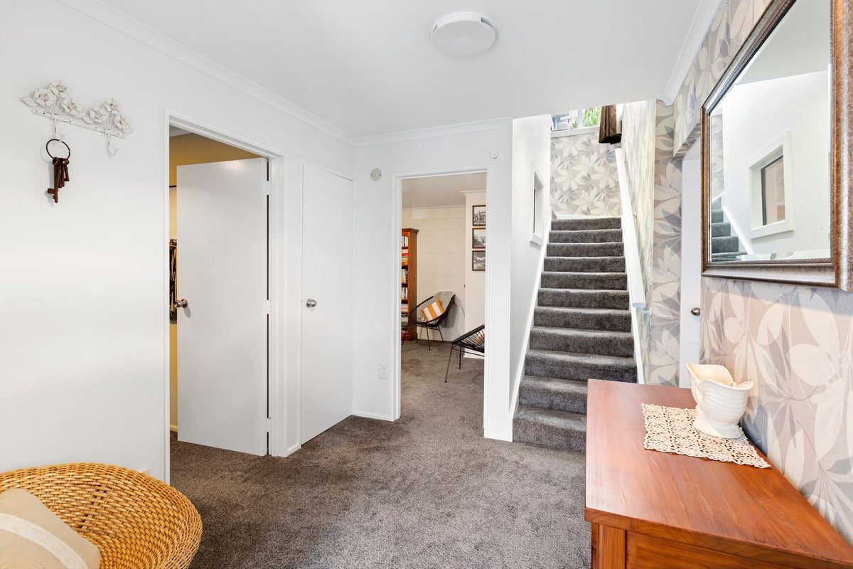 18 South Road, Moturoa, New Plymouth - Carousel 2