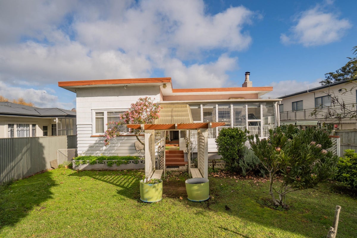 5 Gifford Avenue, Wesley, Auckland - Carousel 1