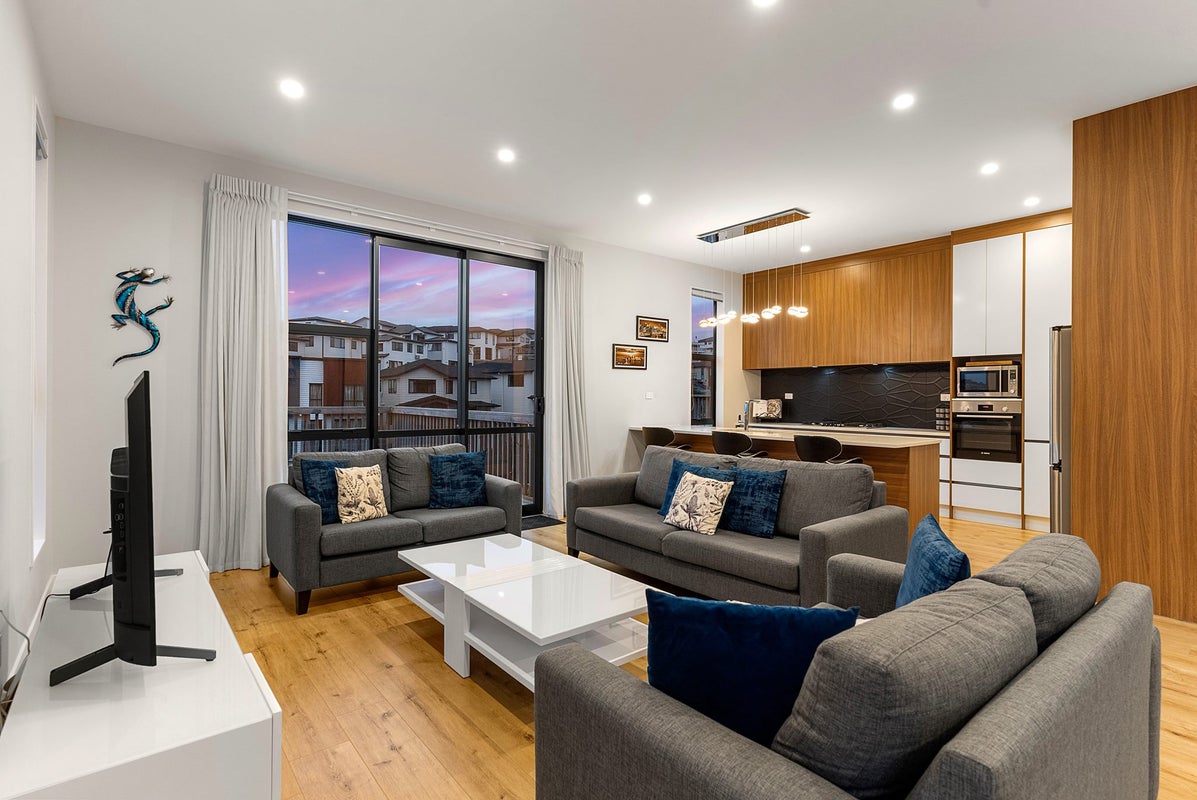 14 Baumea Rise, Massey, Auckland - Carousel 2