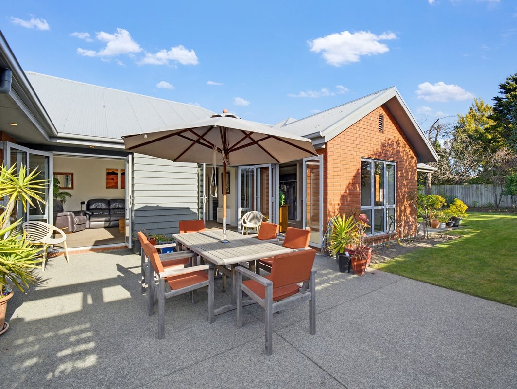 35 Heathridge Place, Lincoln, Lincoln - Carousel 1