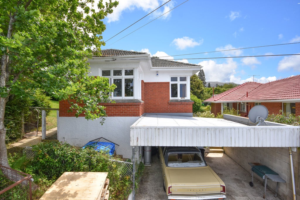 8 Broomlea Street, Wakari, Dunedin - Carousel 1