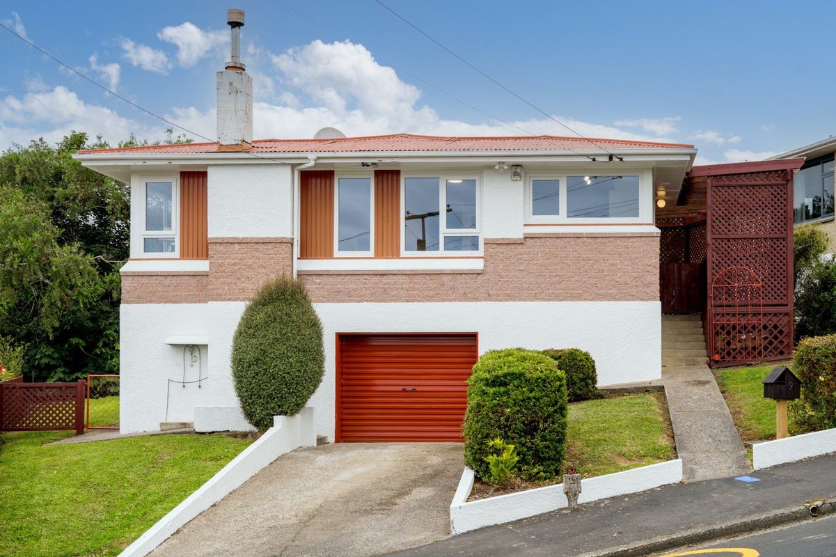 9 Honeystone Street, Helensburgh, Dunedin - Carousel 1