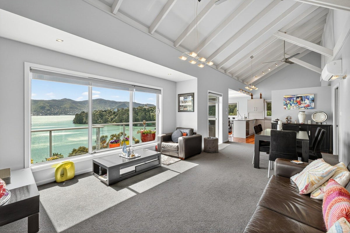 303 MARINE DRIVE, Charteris Bay, Governors Bay - Carousel 2