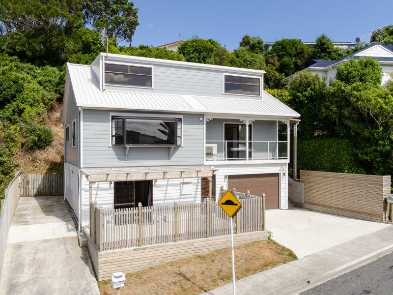 20 Chorley Grove, Churton Park, Wellington - Carousel 1