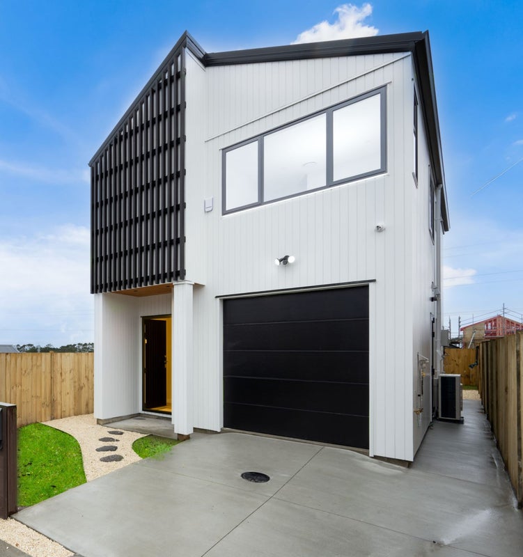 28 Horokaka Street, Massey, Auckland - Carousel 1