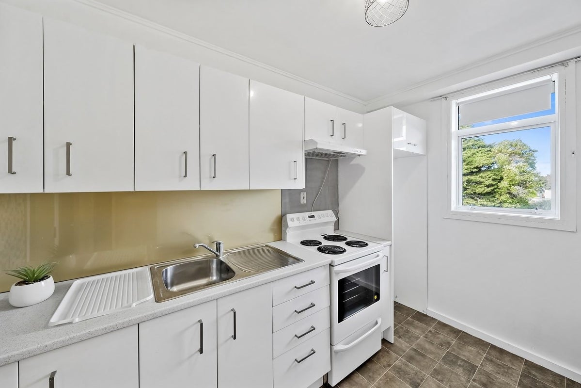 5/41 Barber Grove, Moera, Lower Hutt - Carousel 1