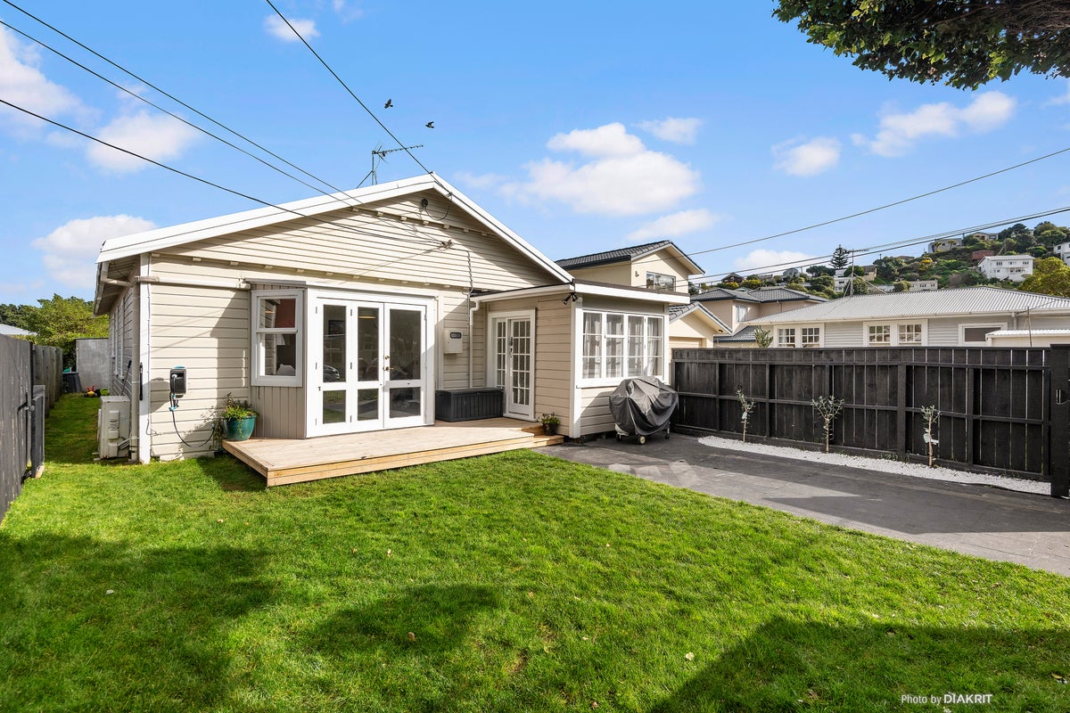 6A Rex Street, Miramar, Wellington - Carousel 1