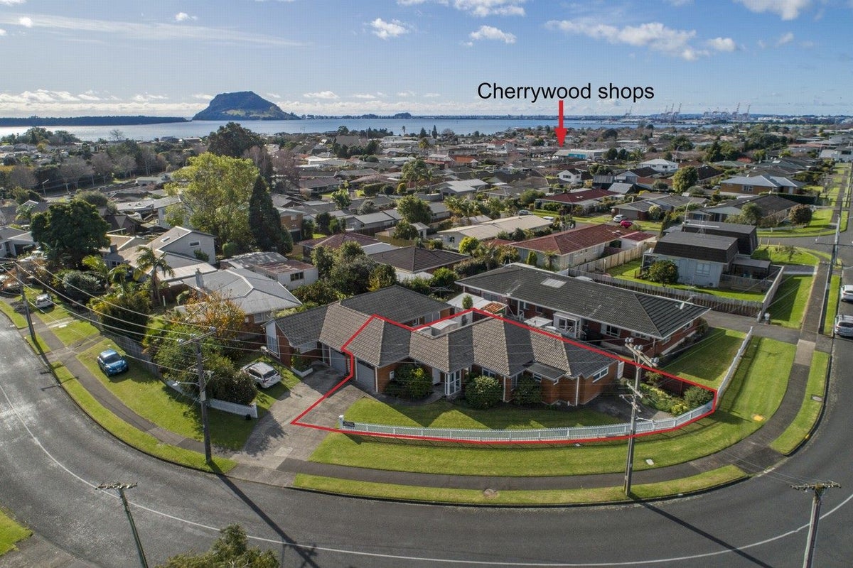 37 Western Road, Bellevue, Tauranga - Carousel 1