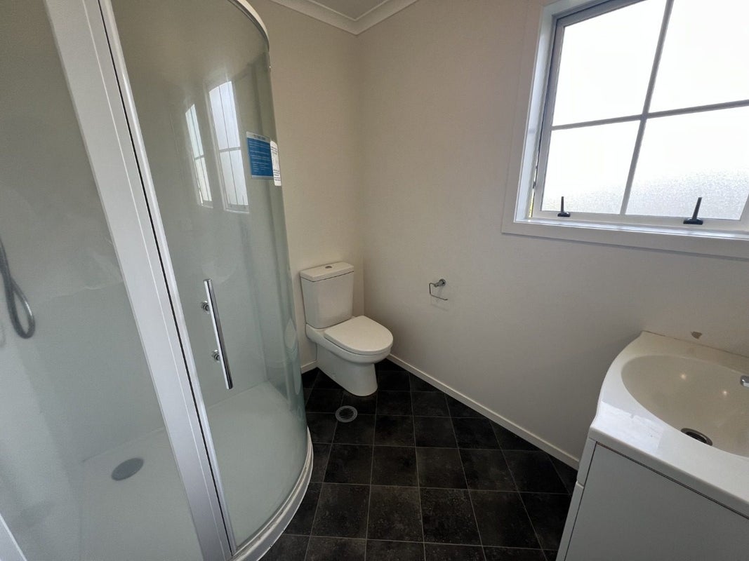 2 Chiefs Court, Hamilton East, Hamilton - Carousel 20