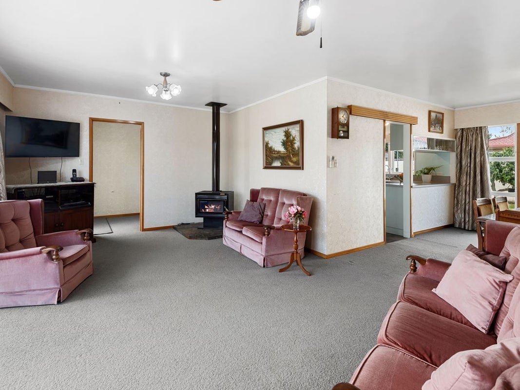 27 Carlton Crescent, Kamo, Whangarei - Carousel 2